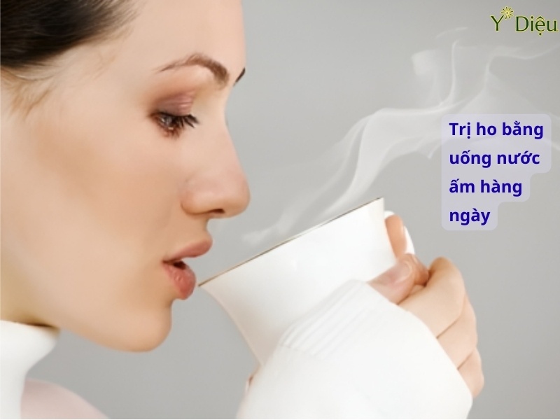 Khi bị ho bán cấp nên uông đủ nước đặc biệt là nước ấm.